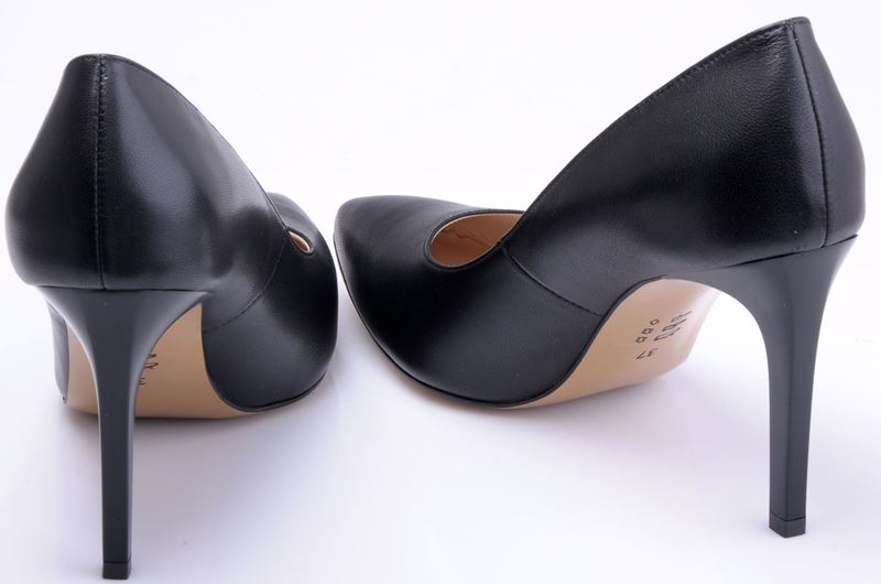 AN4527 czarny skóra